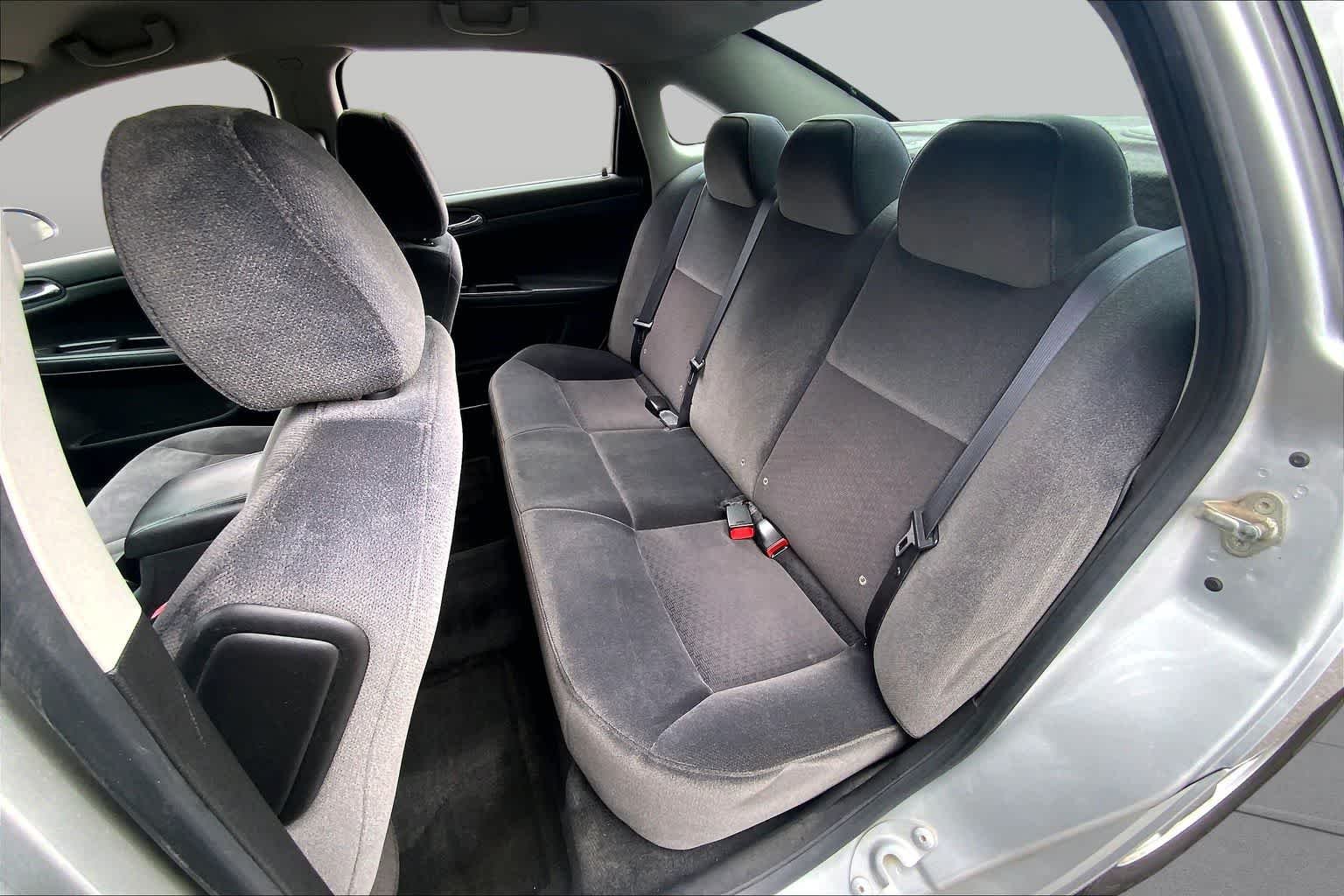 Used 2010 Silver Ice Metallic Chevrolet LT image 20