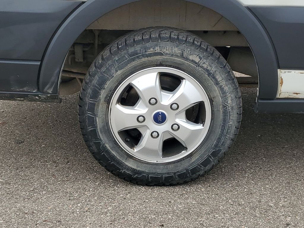 Used 2017 White Ford XLT image 5