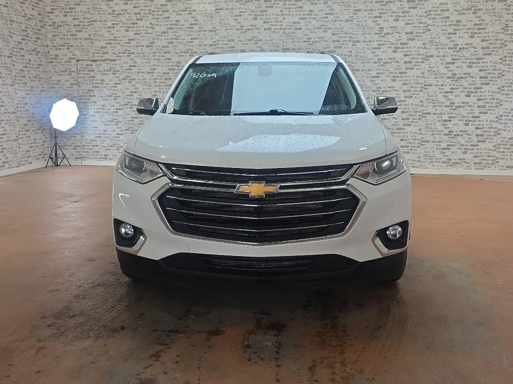 Used 2021 Iridescent Pearl Tricoat Chevrolet LT Leather image 2