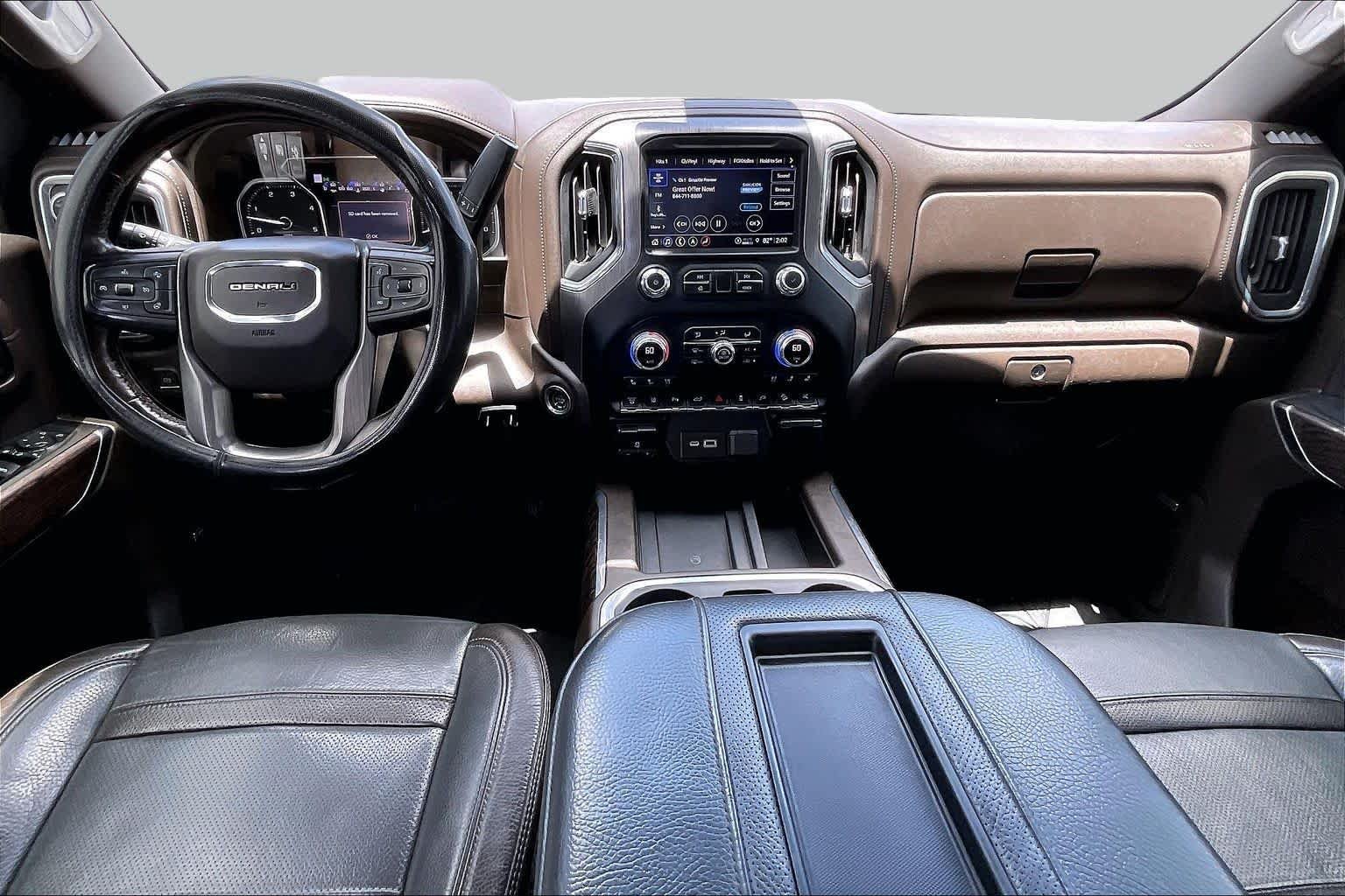 Used 2022 White Frost Tricoat GMC Denali image 15