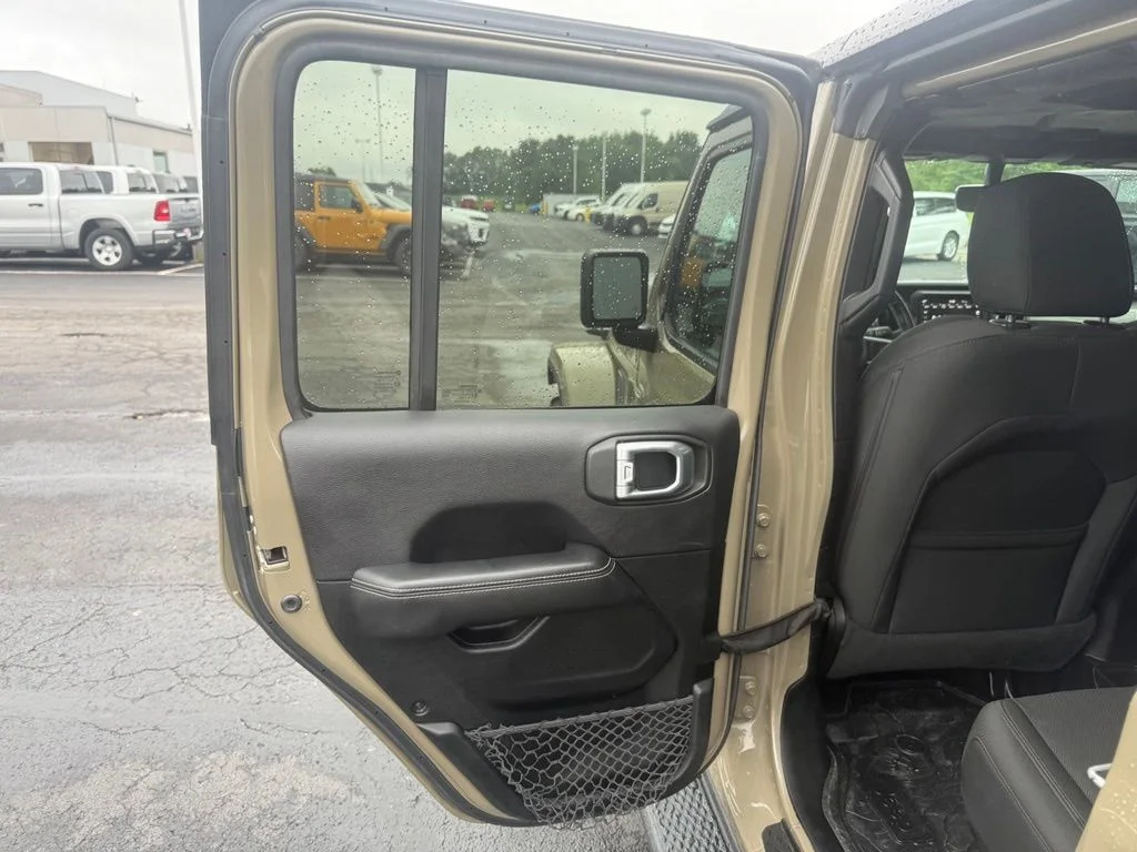 Used 2020 Green Jeep Overland image 43