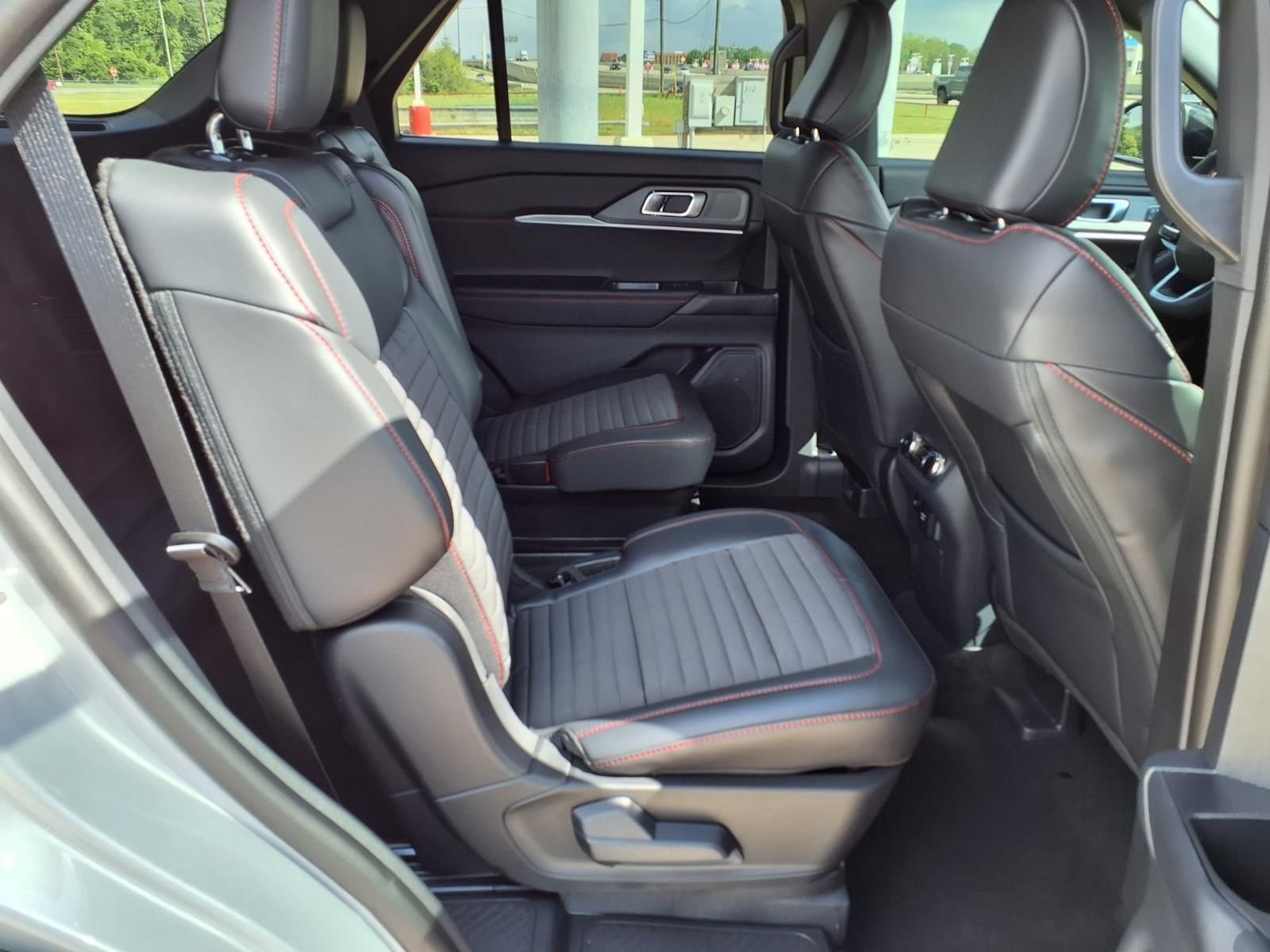 2026 Ford Explorer ST-LINE - Photo 21