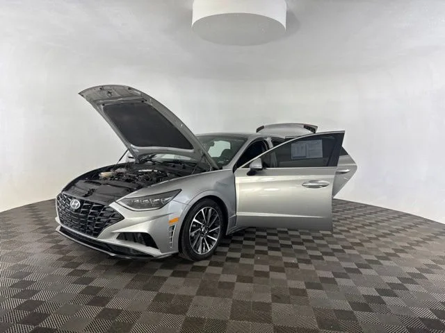 Used 2022 Silver Hyundai Limited image 12