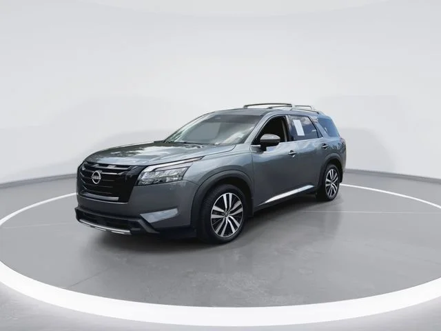 Used 2025 Gray Nissan Platinum image 5