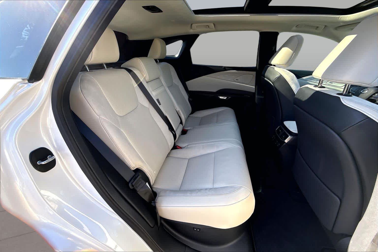 Used 2024 Eminent White Pearl Lexus Luxury image 19