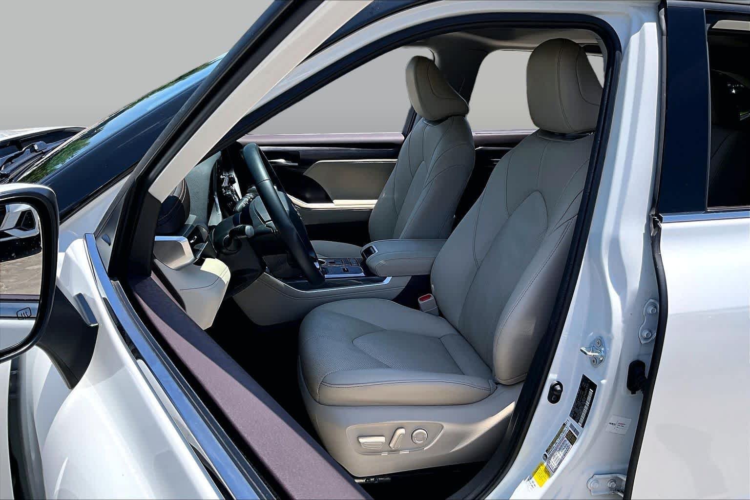 Used 2021 Blizzard Pearl Toyota Limited image 7