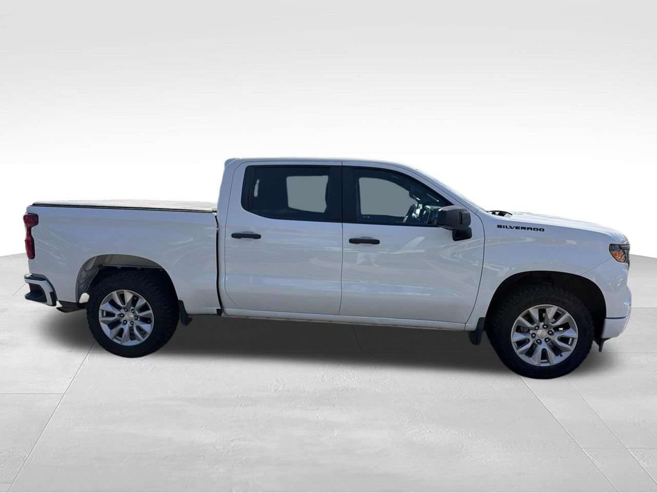 Used 2023 White Chevrolet Custom image 4