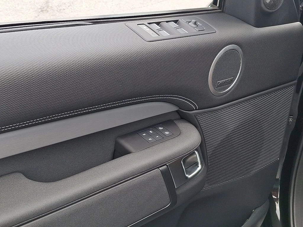 New 2026 Black Land Rover Dynamic SE image 8