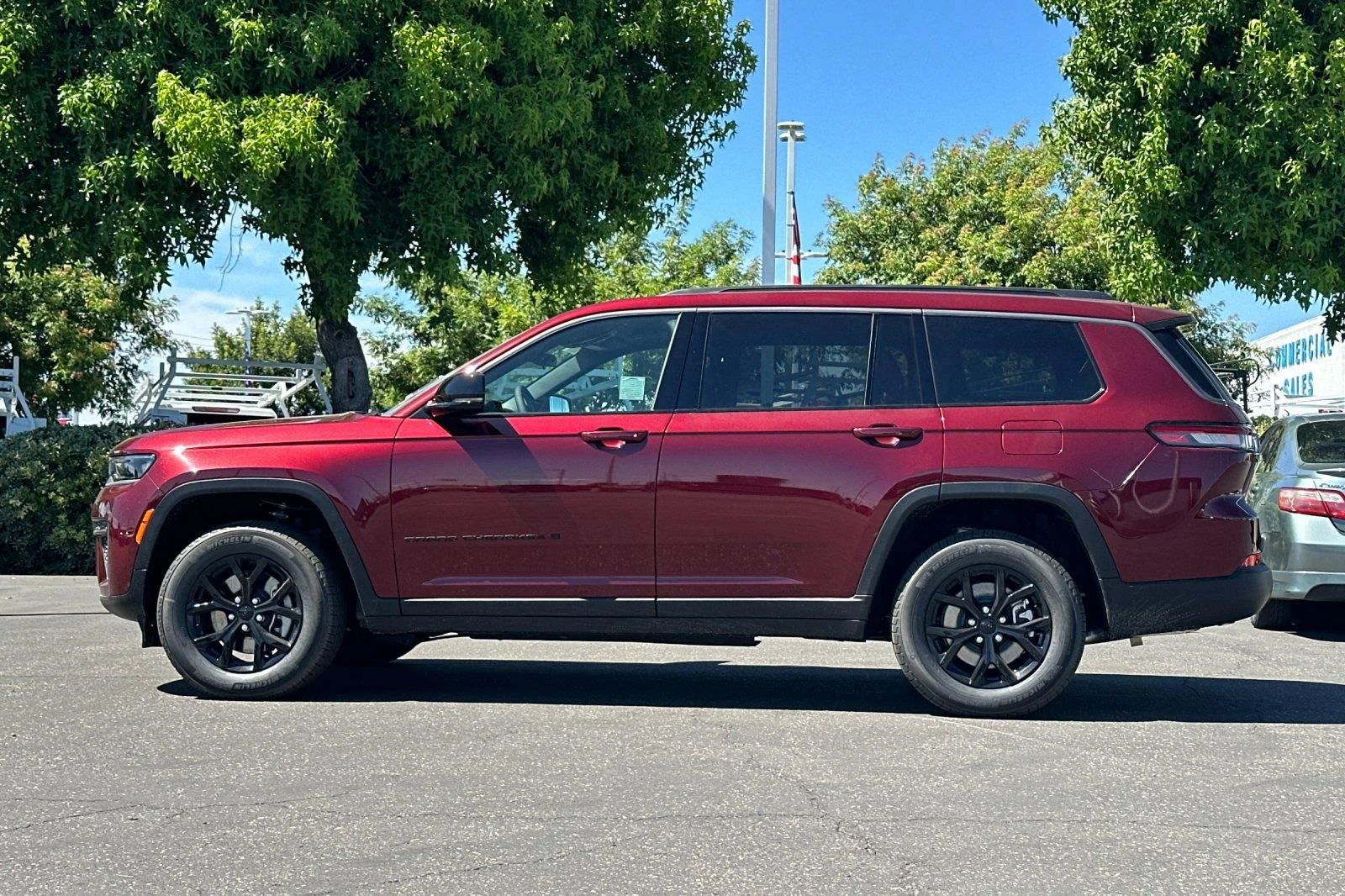 New 2026 Velvet Red Pearl-Coat Exterior Paint Jeep Laredo Altitude image 6