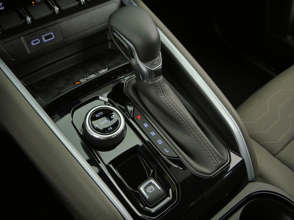 Used 2025 White Chevrolet ZR2 image 45