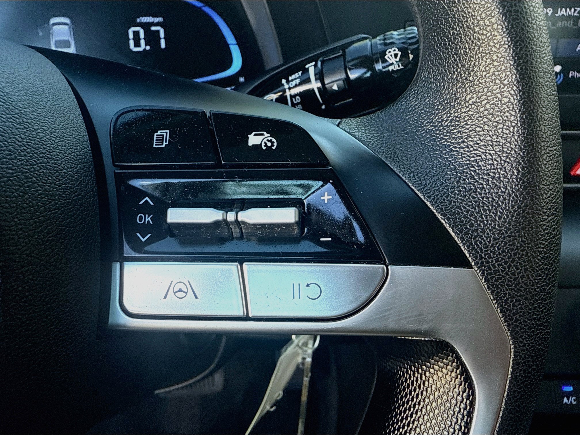 2025 Hyundai Elantra SE - Photo 36