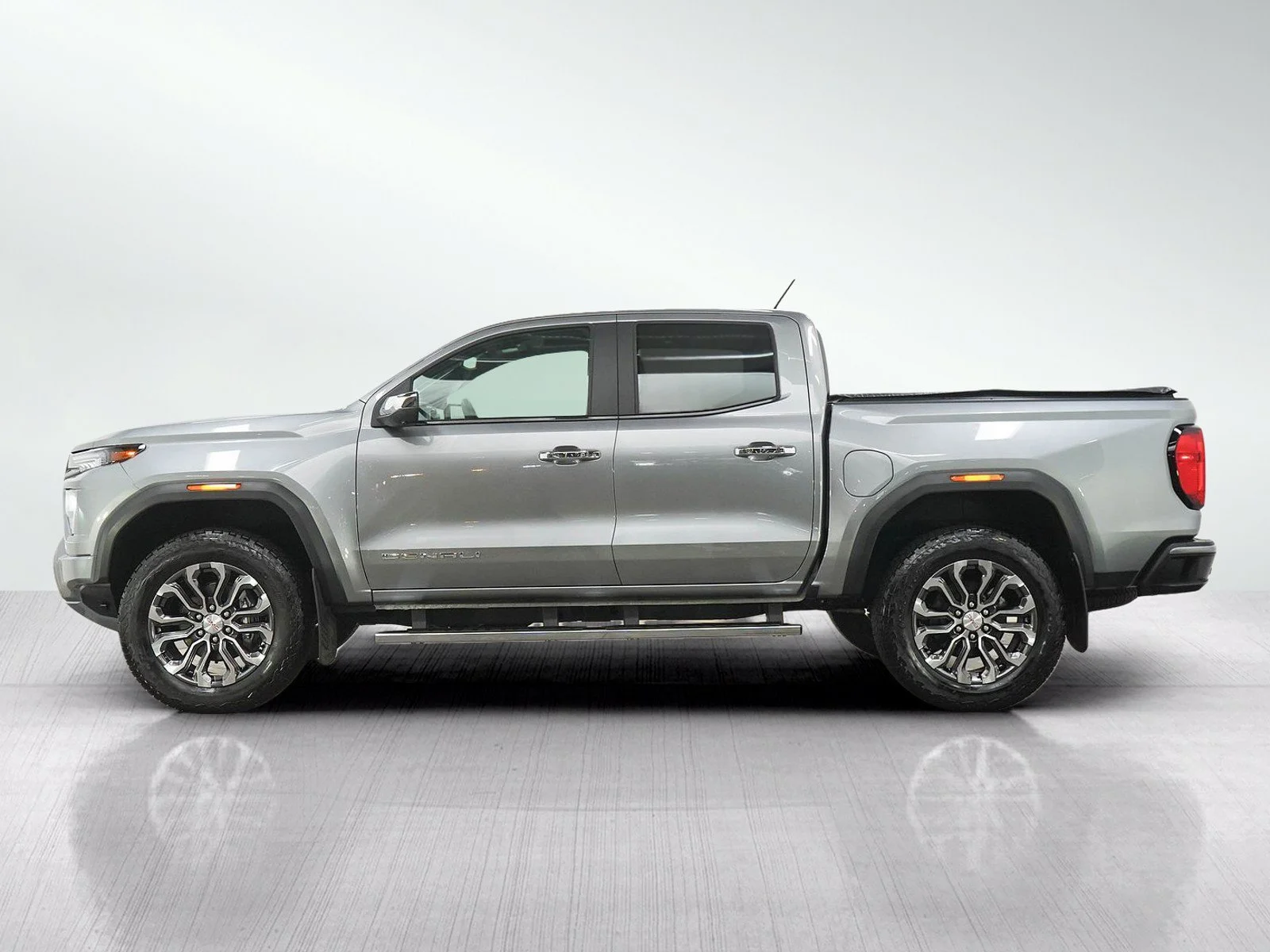 Used 2024 GMC Canyon Denali with VIN 1GTP6FEK2R1295944 for sale in Bloomington, Minnesota
