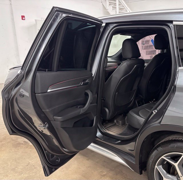 Used 2017 Gray BMW xDrive28i image 23