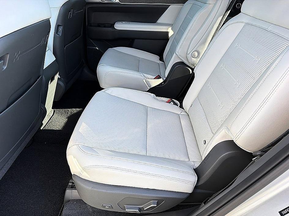 New 2027 Shimmering Silver Hyundai Limited AWD image 23