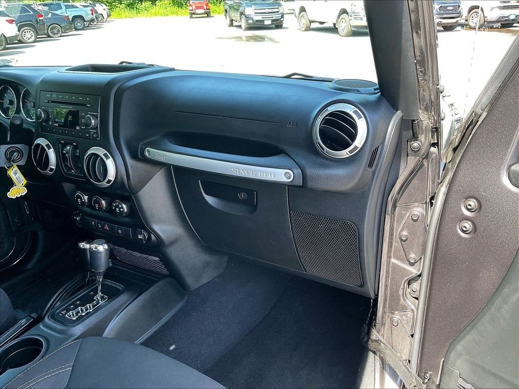 Used 2018 Gray Jeep Unlimited Sahara image 13
