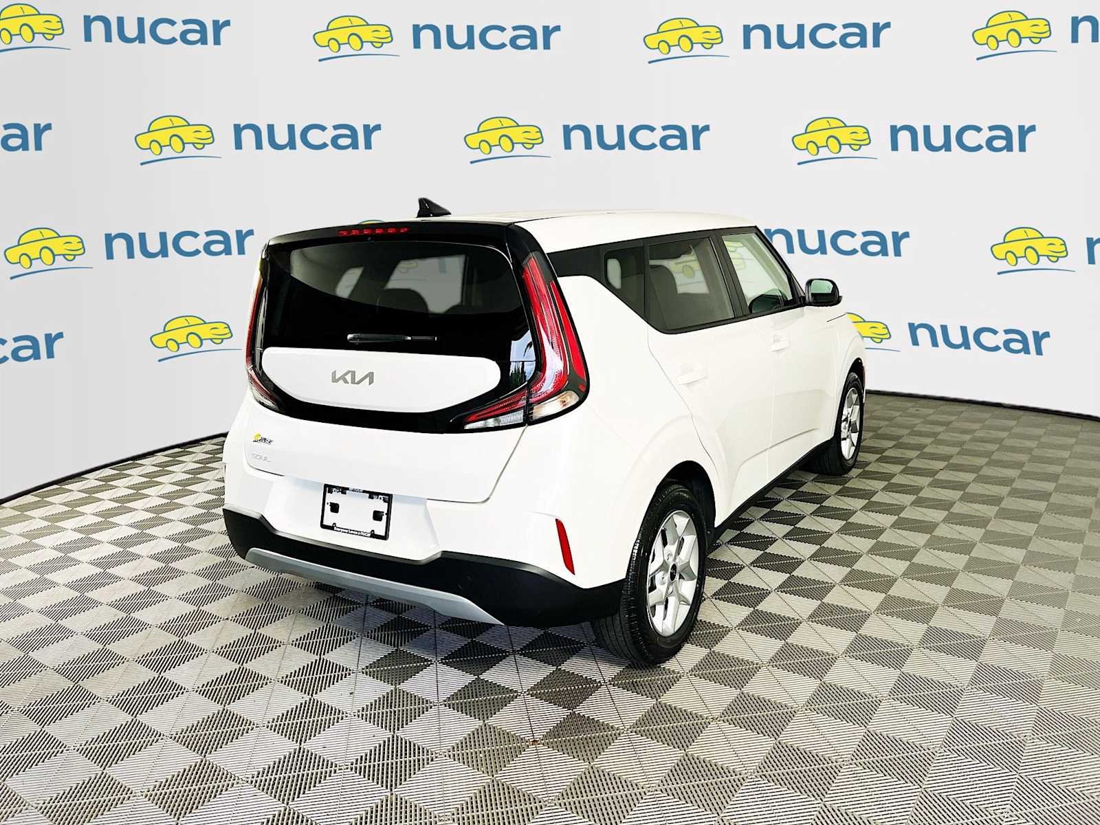 Used 2025 Snow White Pearl Kia LX image 7