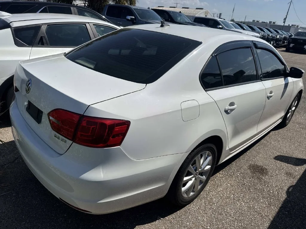 Used 2012 White Volkswagen 2.5L SE image 13