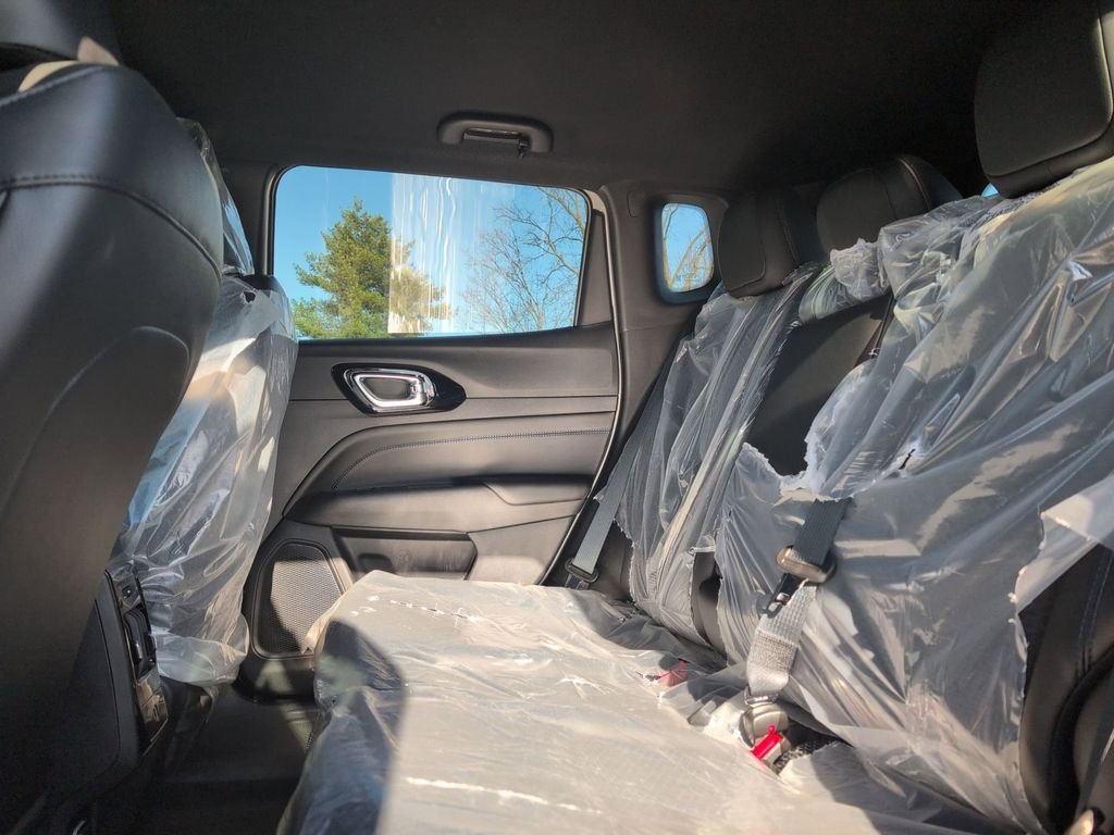 New 2026 Bright White Clearcoat Jeep Latitude image 22
