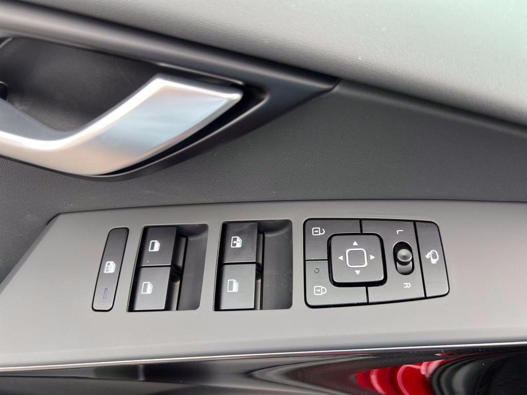 2025 Kia Niro EX Touring - Photo 15