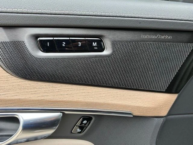 New 2026 Onyx Black Volvo Ultra image 18