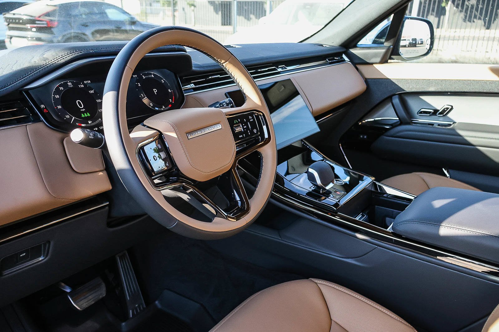 New 2026 Santorini Black Land Rover Dynamic SE image 19