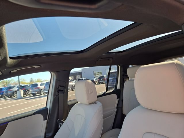 New 2026 Polar White Mercedes-Benz GLB250 image 26
