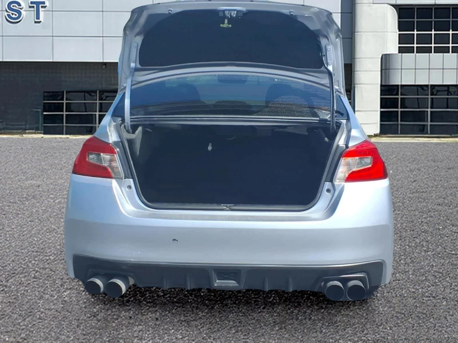 Used 2018 Ice Silver Metallic Subaru Limited image 6