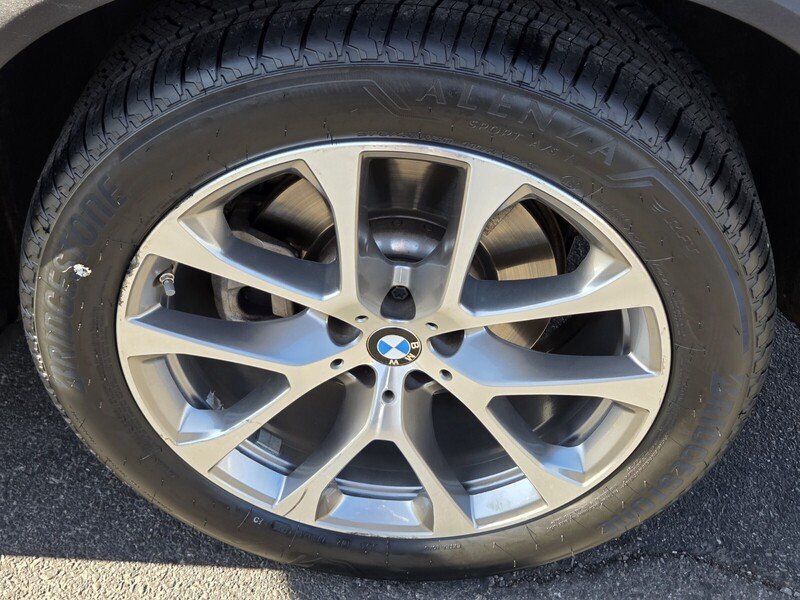 Used 2025 White BMW xDrive40i image 12