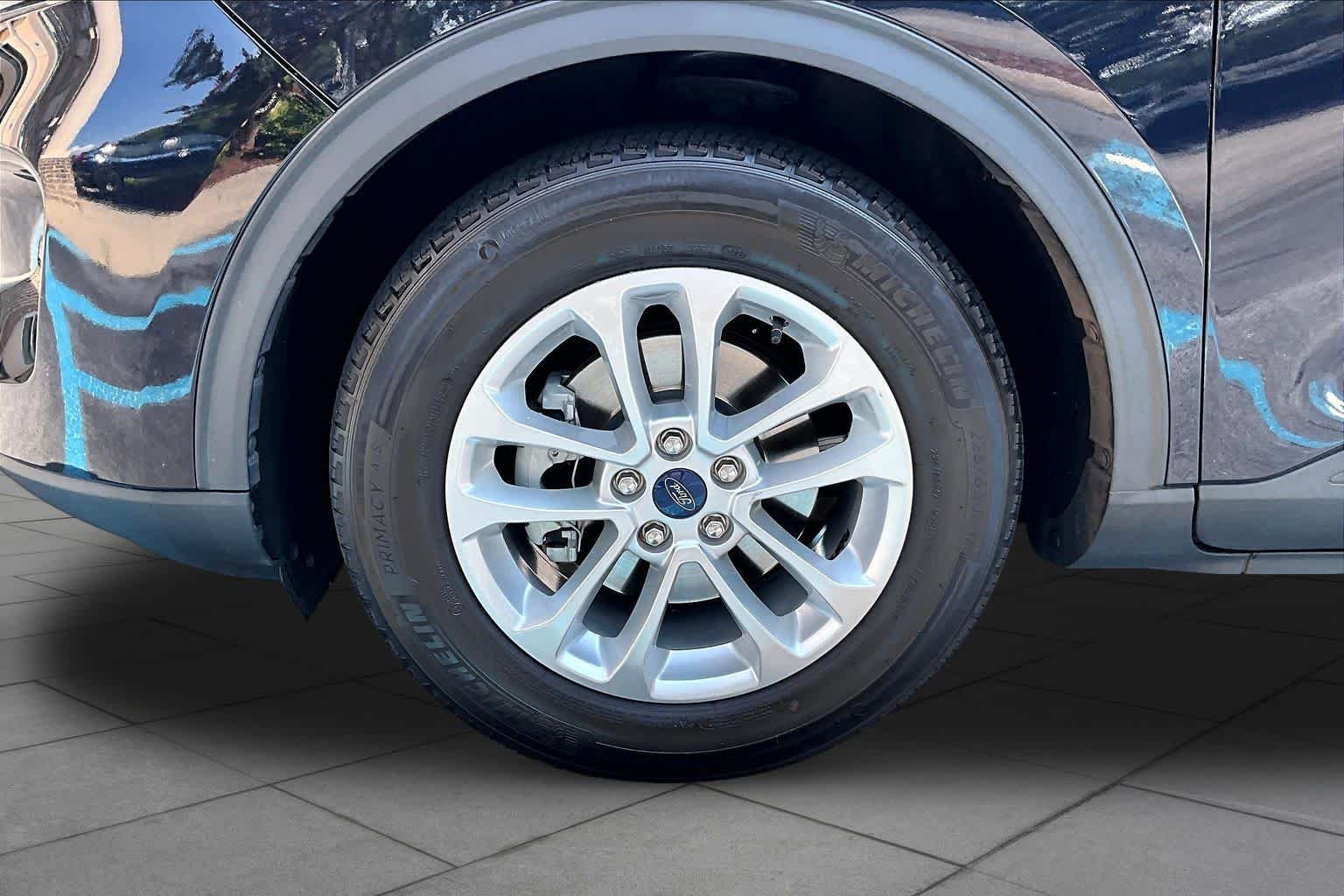 Used 2021 Antimatter Blue Metallic Ford SE image 11