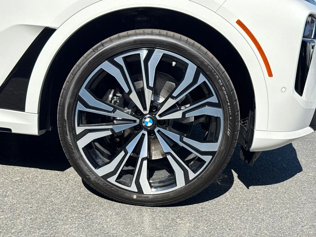 New 2027 White BMW xDrive40i image 7