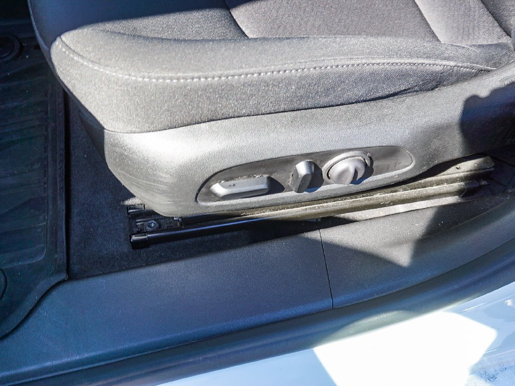 Used 2020 White Chevrolet LT image 19