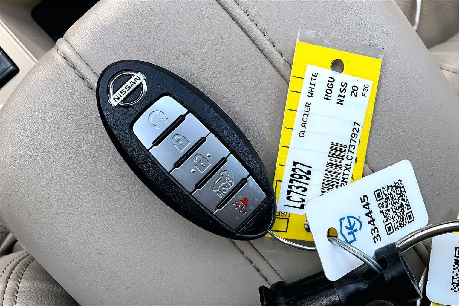 Used 2020 Pearl White Tricoat Nissan SL image 15