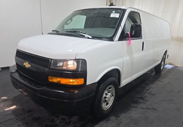 Used 2025 Summit White Chevrolet WT image 3