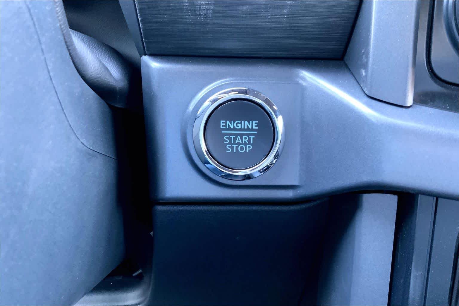 New 2026 Agate Black Metallic Ford XLT image 17