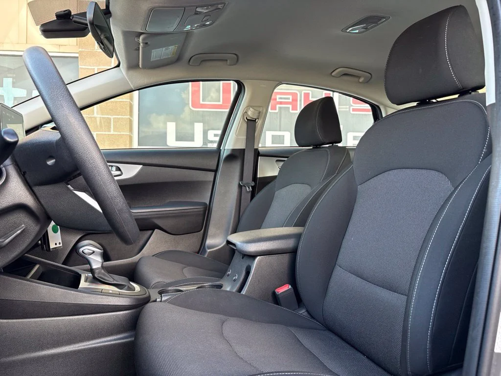 Used 2022 Gray Kia LXS image 10