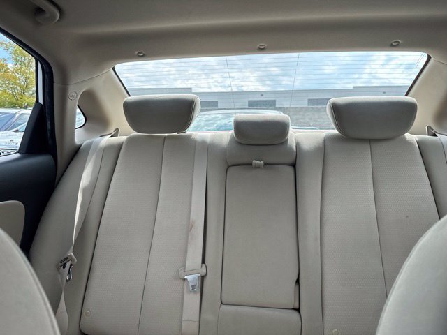 Used 2009 White Hyundai GLS image 10