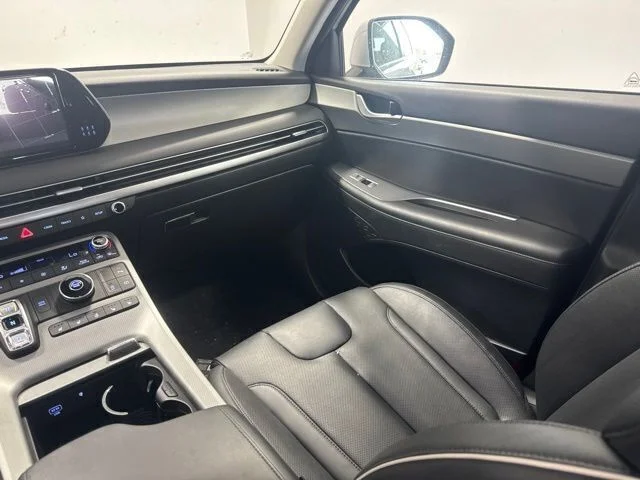 Used 2025 Silver Hyundai SEL Premium image 22