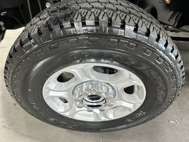 New 2027 Agate Black Metallic Ford F-250® XLT image 23