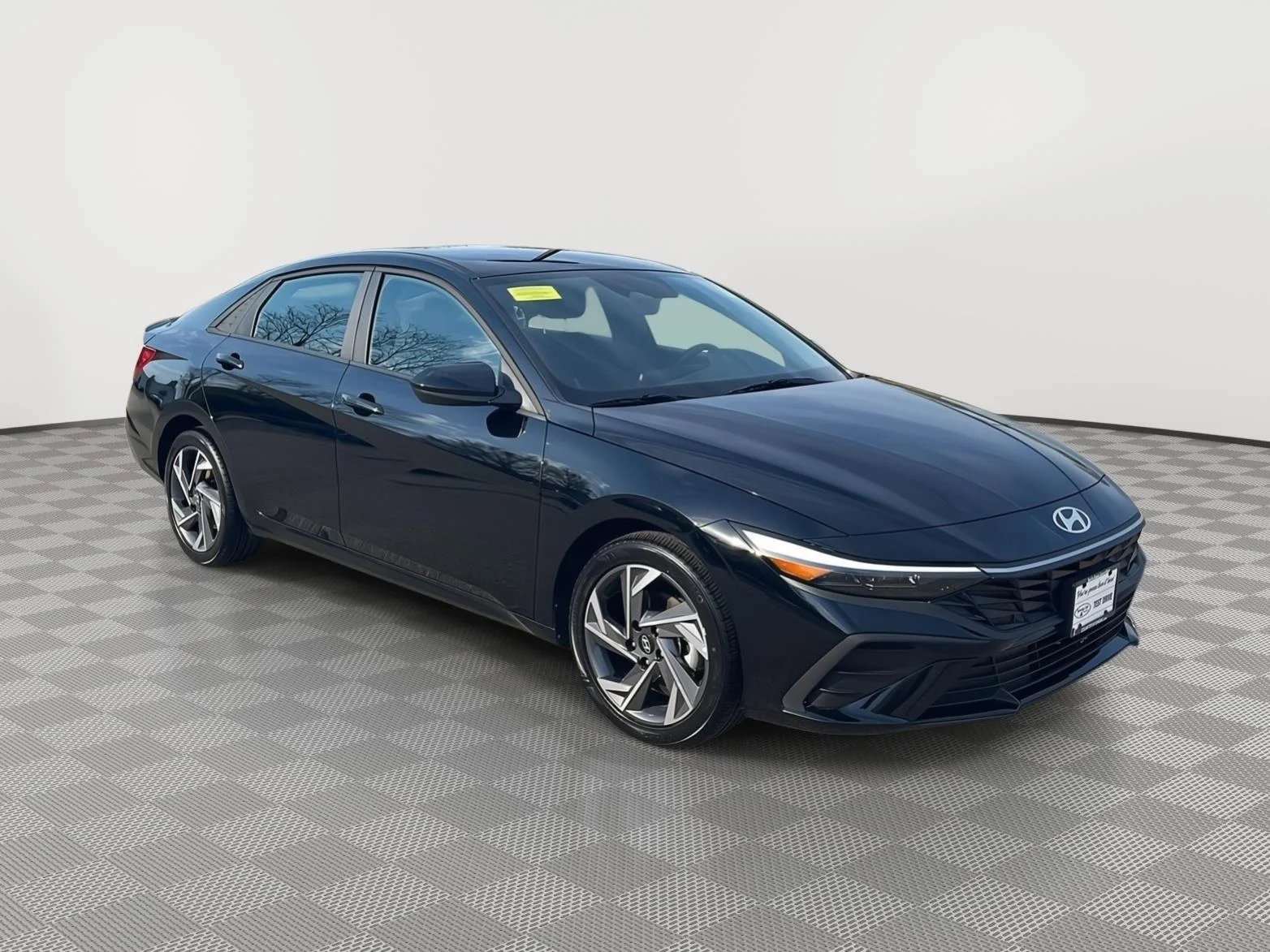 Used 2025 Abyss Black Hyundai SEL Sport image 4