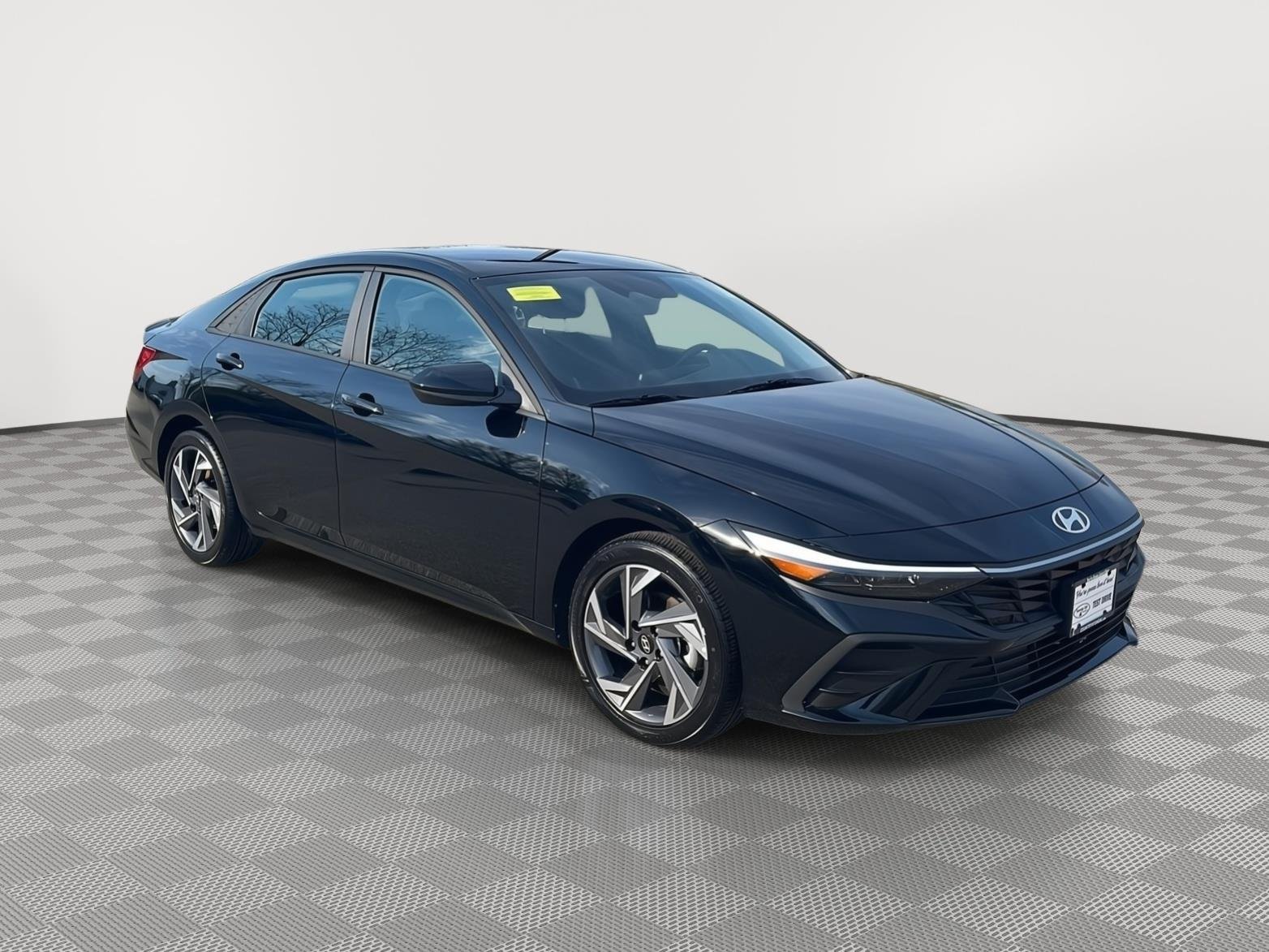 Used 2025 Abyss Black Hyundai SEL Sport image 4