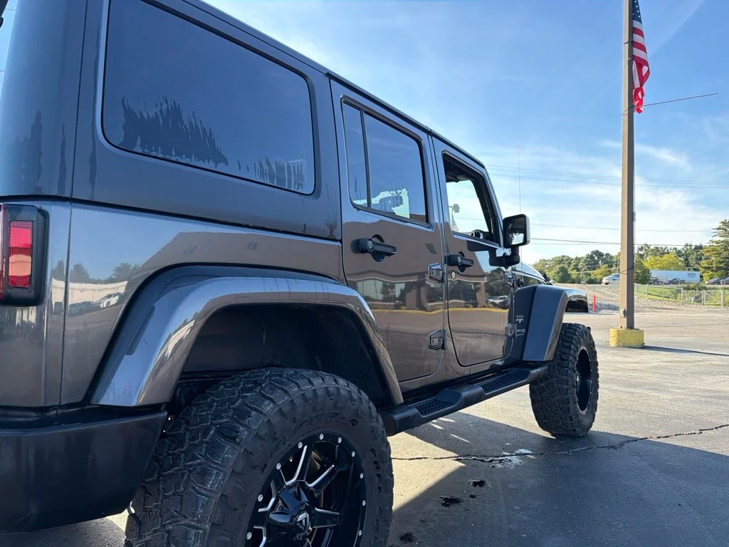 Used 2018 Gray Jeep Unlimited Sahara image 4
