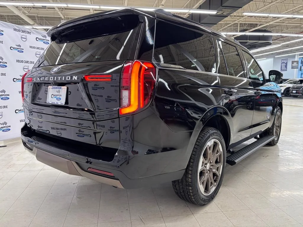 New 2026 Agate Black Metallic Ford King Ranch® image 8