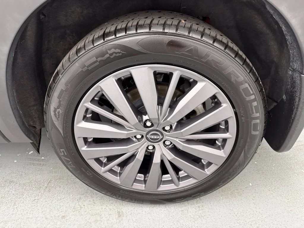 Used 2023 Scarlet Nissan SL image 7