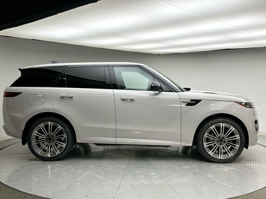 Used 2026 Borasco Grey Metallic Land Rover Dynamic SE image 12