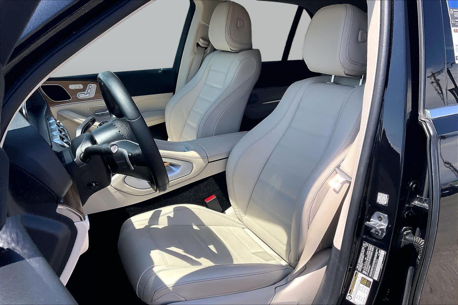 Used 2025 Obsidian Black Metallic Mercedes-Benz GLE 450e image 8