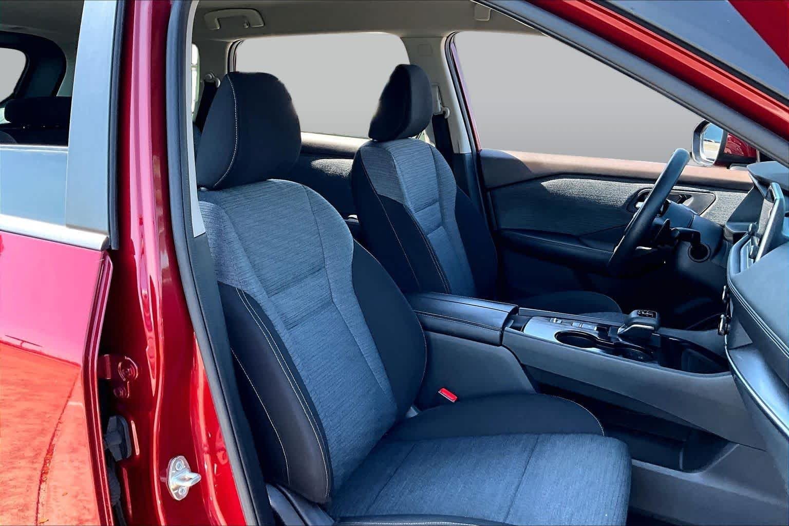 Used 2023 Scarlet Ember Tintcoat Nissan SV image 9