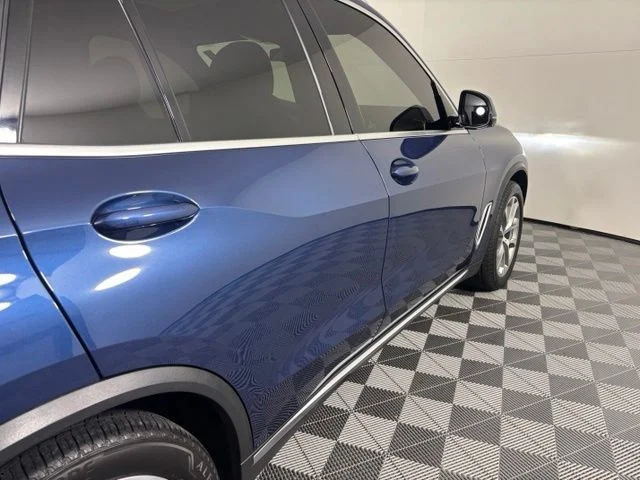 Used 2019 Blue BMW xDrive40i image 9