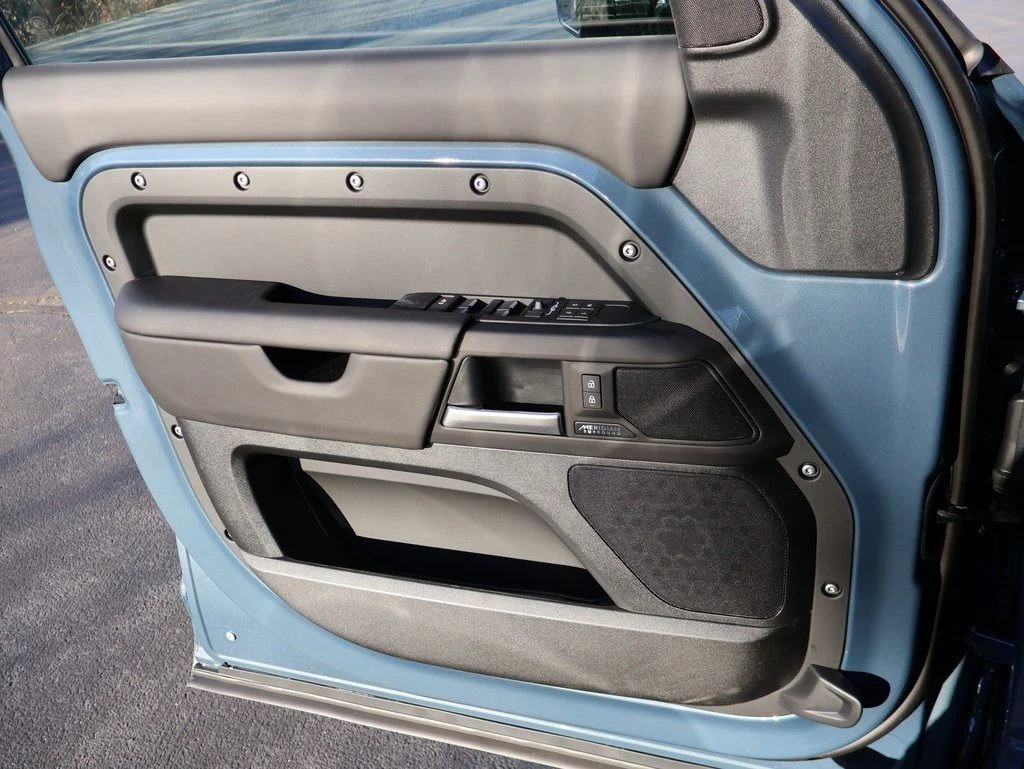 New 2026 Tasman Blue Land Rover X-Dynamic SE image 35