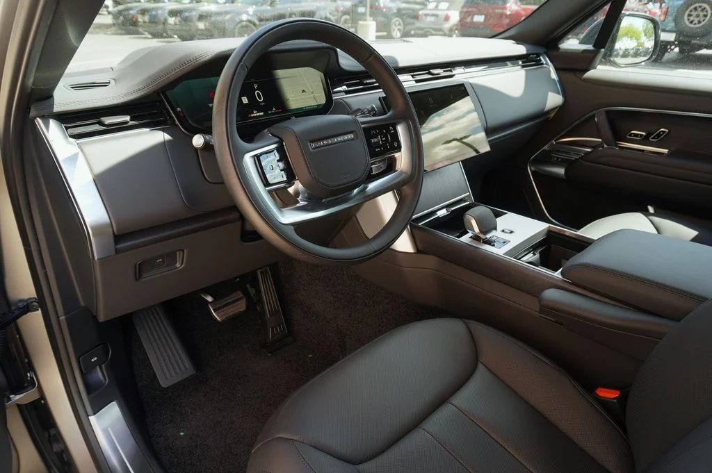 New 2026 Flux Silver Satin Land Rover SE image 12