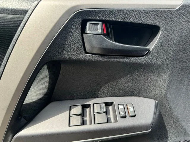 Used 2018 Red Toyota LE image 22